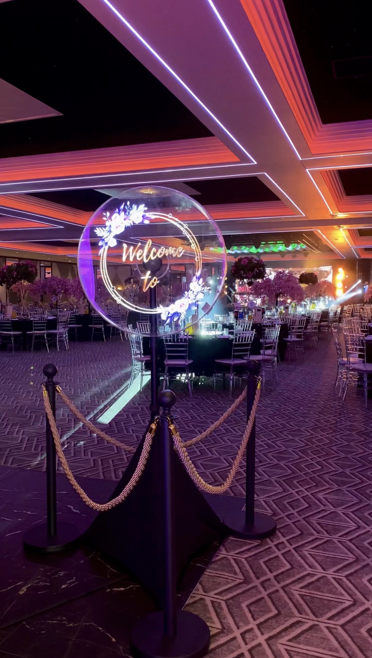 Hologram fan welcome display at an event